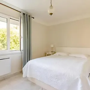https://villa-echaugette.fr-provencehotel.com